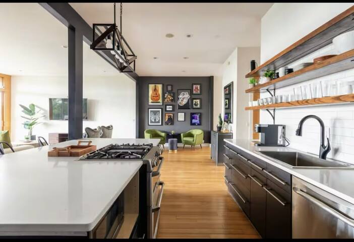 Luxury Stay w/ Large Rooms & Blackout Curtains