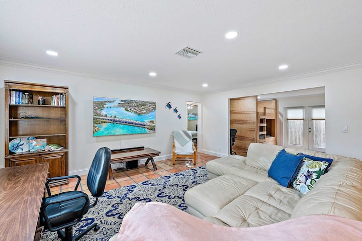 1 Mi To Shore: Pet-friendly Lake Worth Beach Home! - Lake Worth, FL