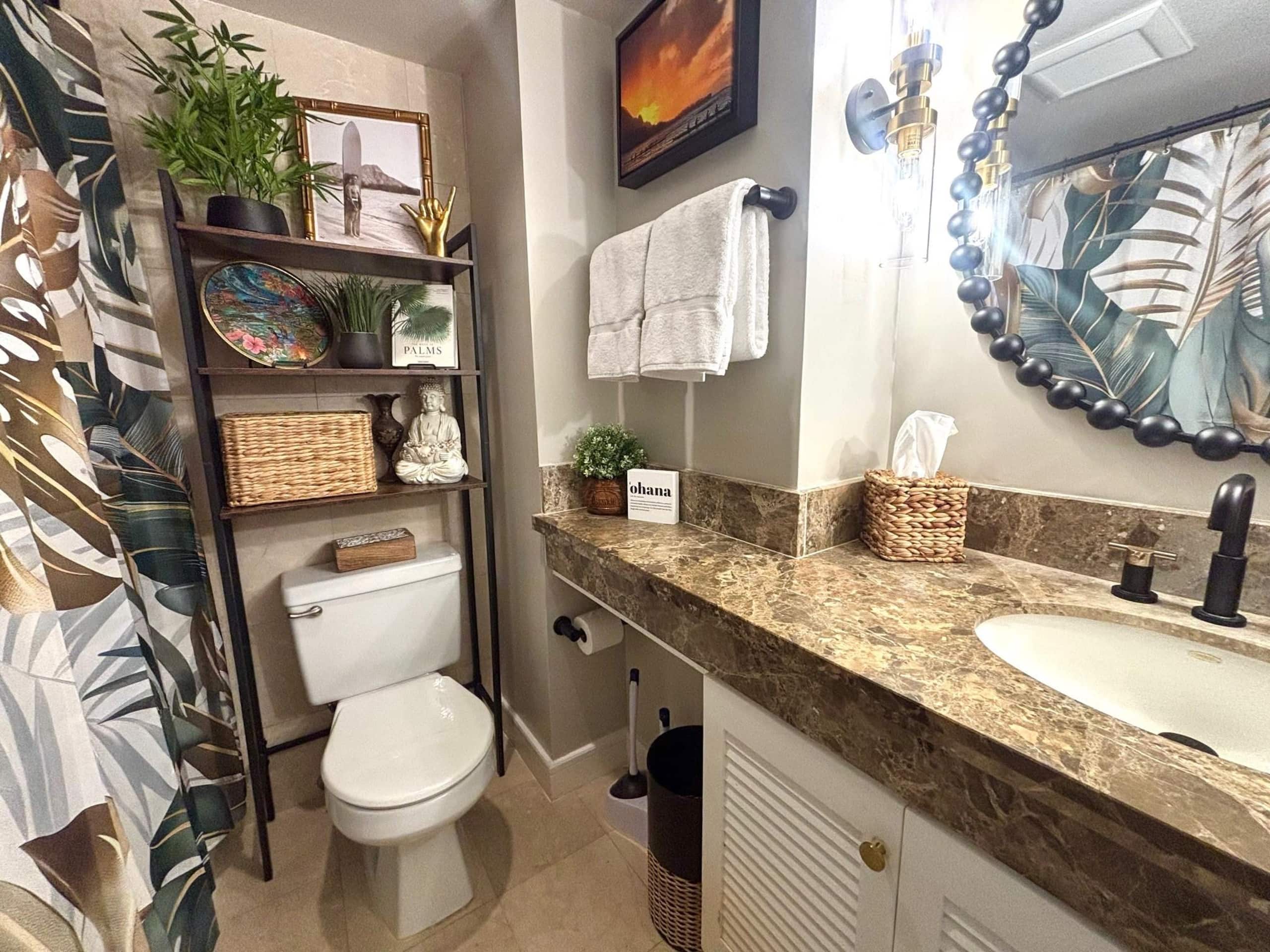 Condo in Honolulu · ★4.84 · Studio · 1 bed · 1 private bath - Image 9