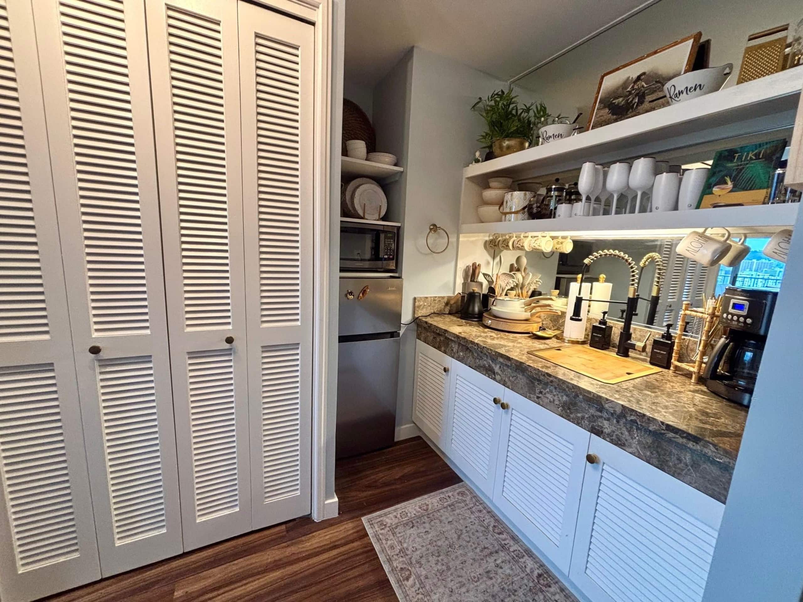 Condo in Honolulu · ★4.84 · Studio · 1 bed · 1 private bath - Image 3