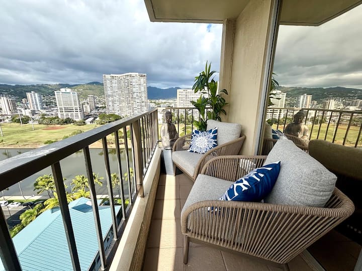 Honu Hideaway Studio At Royal Garden | Lanai Oasis - Fort DeRussy Beach Park