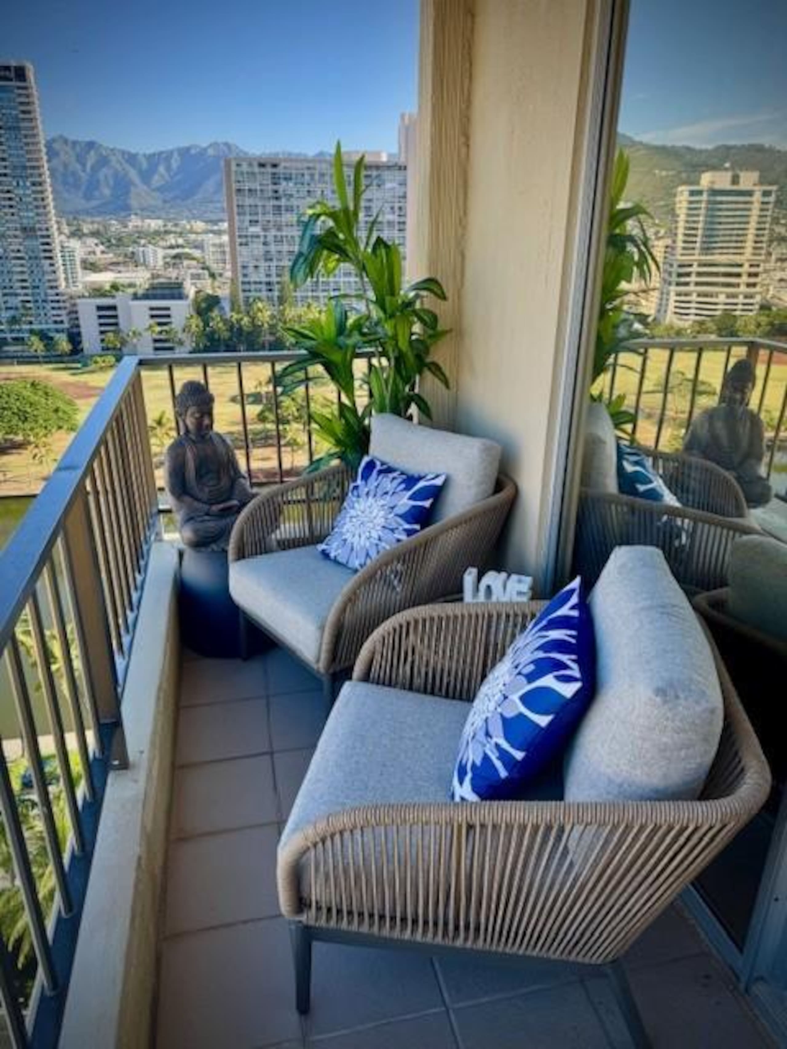 Condo in Honolulu · ★4.84 · Studio · 1 bed · 1 private bath - Image 11