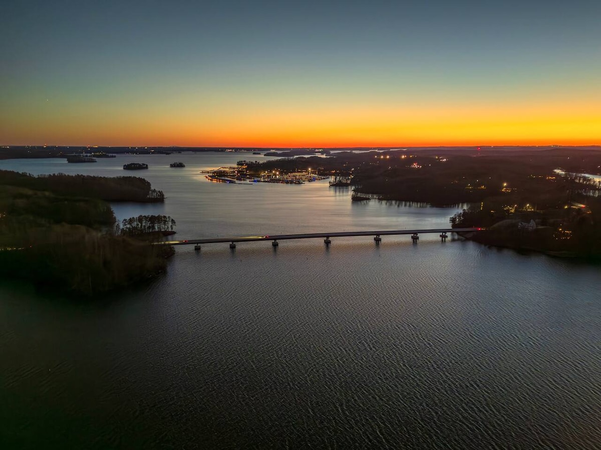 Gatsby Luxury Lake Lanier