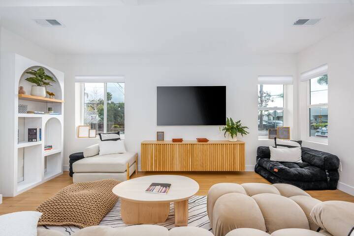 NearBalboaPark|Spacious4BR | New HotTubwithPatio gallery image 3