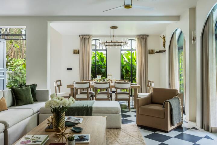 Rooms: Living area