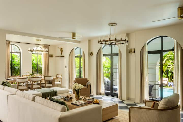 Rooms: Living area