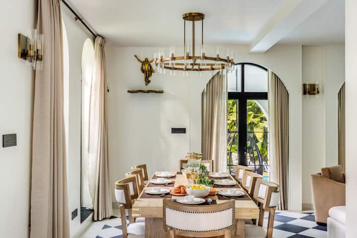 Dining: Dinner