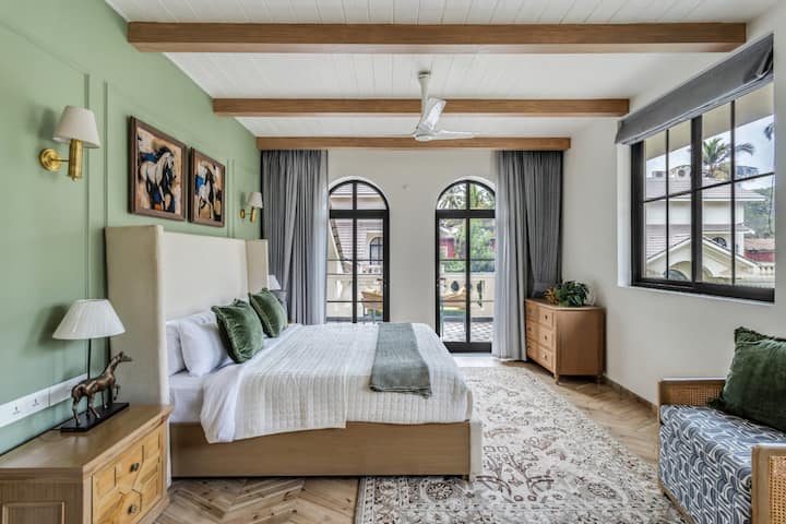 Rooms: Bedroom