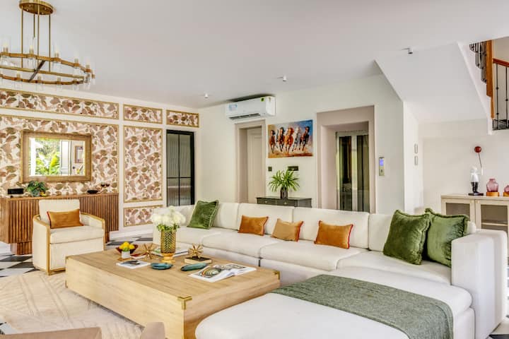 Rooms: Living area