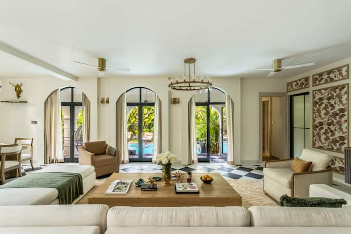 Rooms: Living area