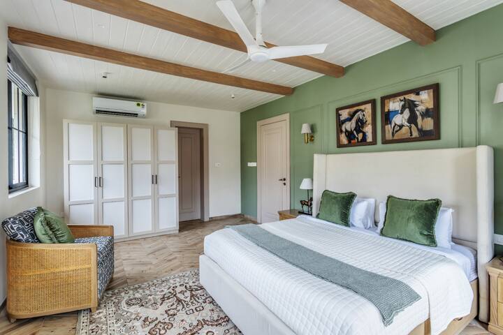 Rooms: Bedroom