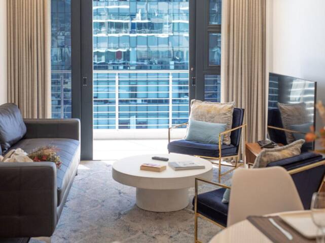 16 on Bree Unit 1713