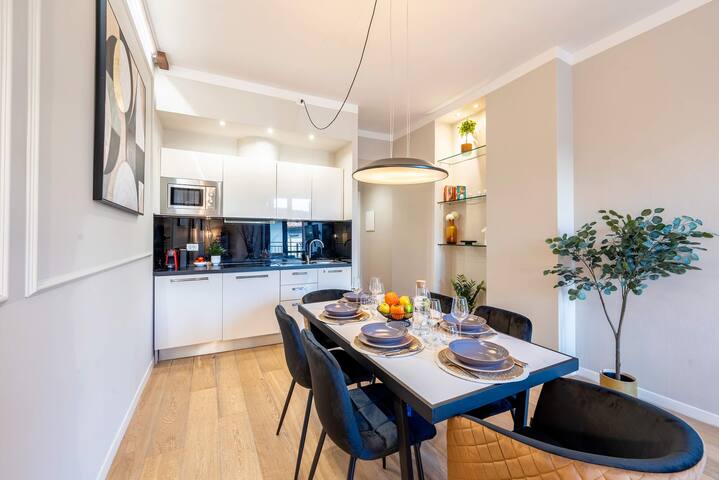 Bright 3BD Apartment near Santa Croce.Teatro Verdi gallery image 3