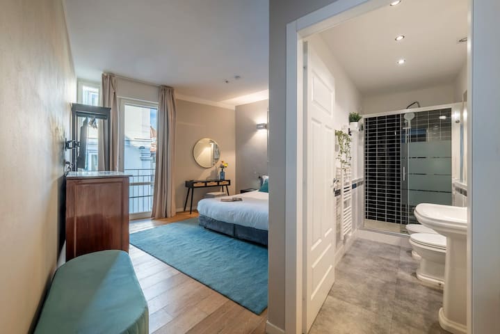 Bright 3BD Apartment near Santa Croce.Teatro Verdi gallery image 4