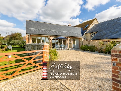 The Poppies|Rural Barn Escape nr Brighstone Bay