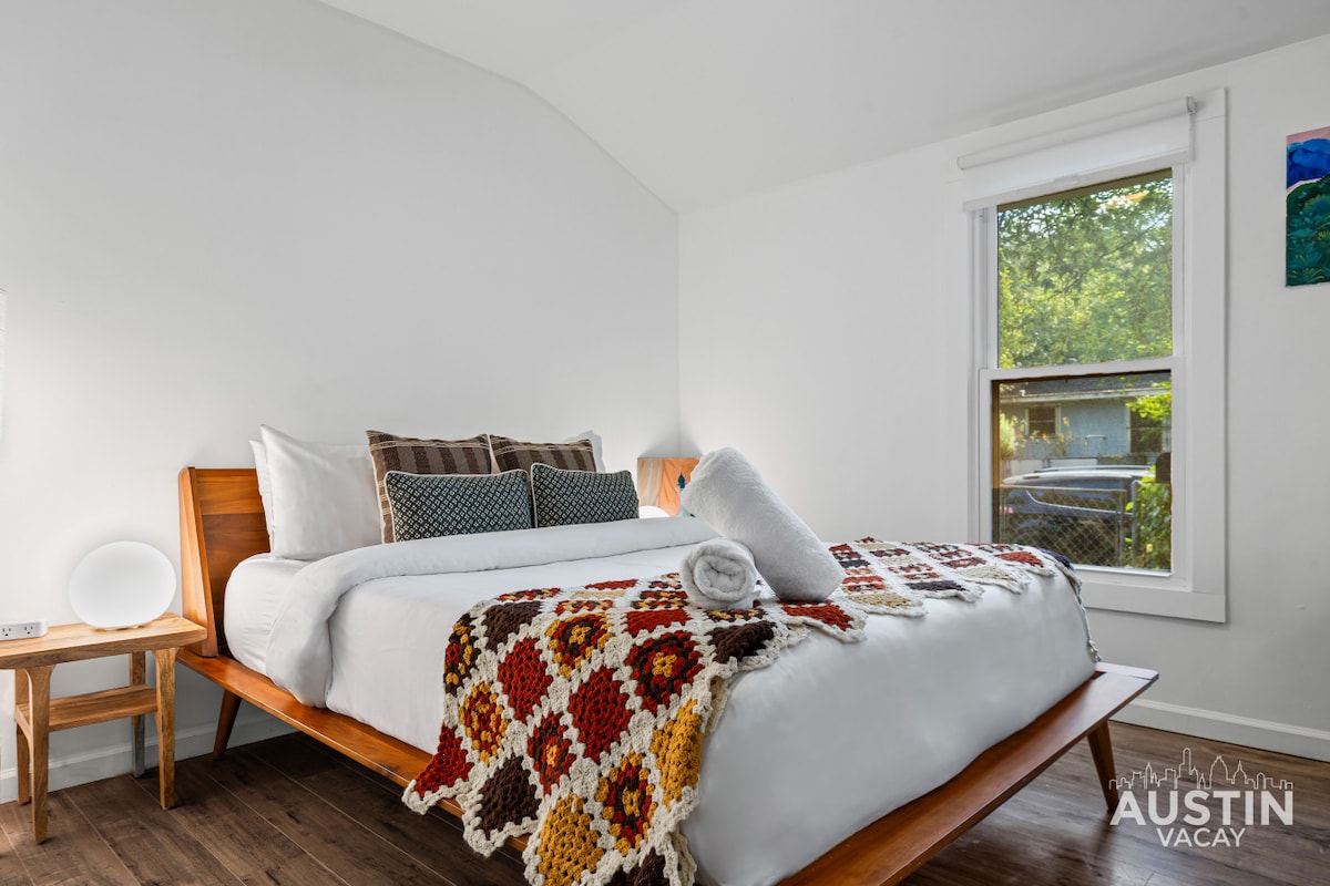 Near E. Austin w/ Parking | Dog-Friendly Bungalow