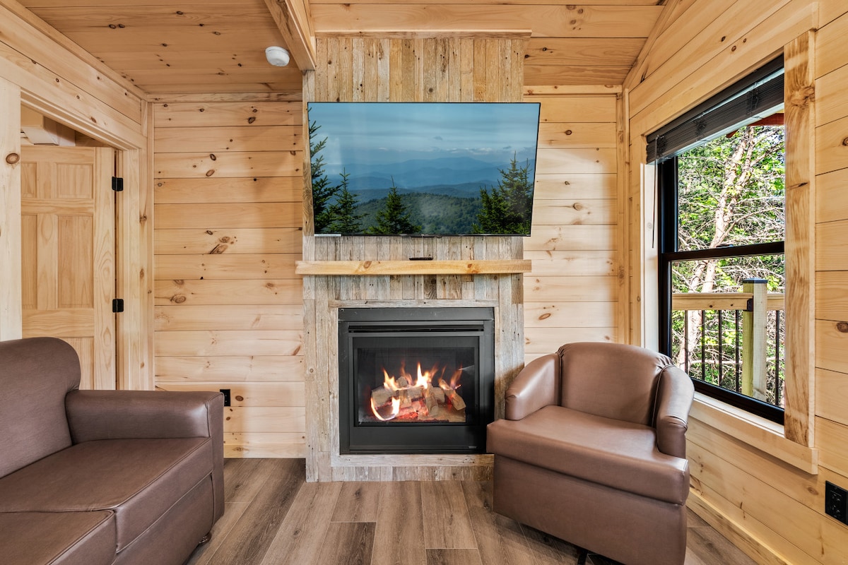 5 TreeLodge, Downtown Pigeon Forge - Treehouses for Rent in Pigeon