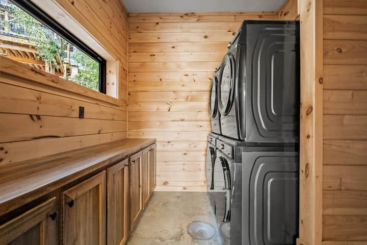 5 TreeLodge, Downtown Pigeon Forge - Treehouses for Rent in Pigeon