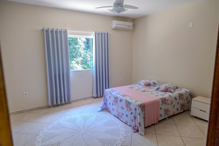 Habitaciones con camas cómodas, bien ventiladas y limpieza impecable