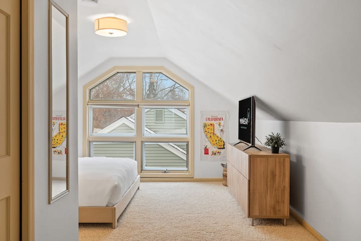 غرفة النوم رقم 1 - الطابق العلوي كينج