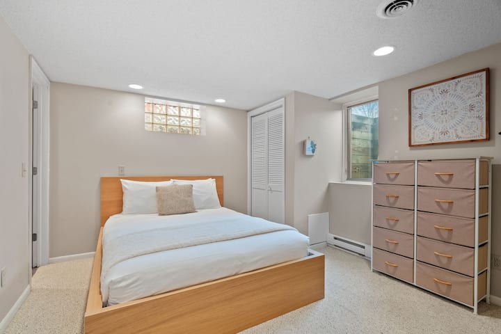 غرفة النوم الثالثة - الطابق السفلي - كوين