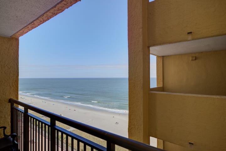 Oceanfront Studio Full Kitchen Oceanfront Balcony - Myrtle Beach, SC