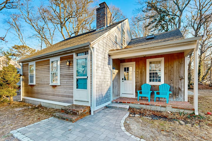 Cozy Coastal Cottage Near Beaches & Dining - Dennis, MA