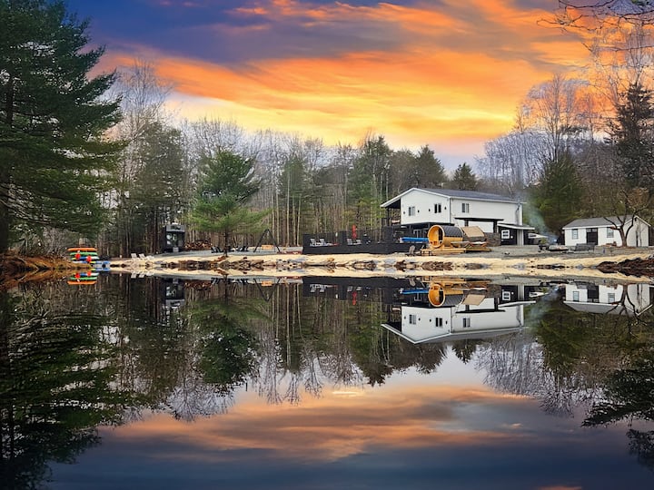Private Lakeside Retreat- Pool/2HotTub/Sauna/RV
