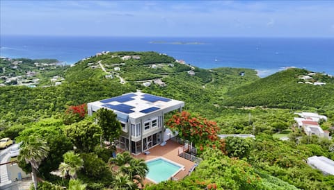 3BR w/ private pool and amazing views! Sleeps 10!