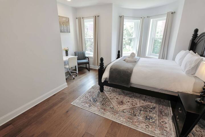 Serene Settler – Capitol Hill gallery image 3