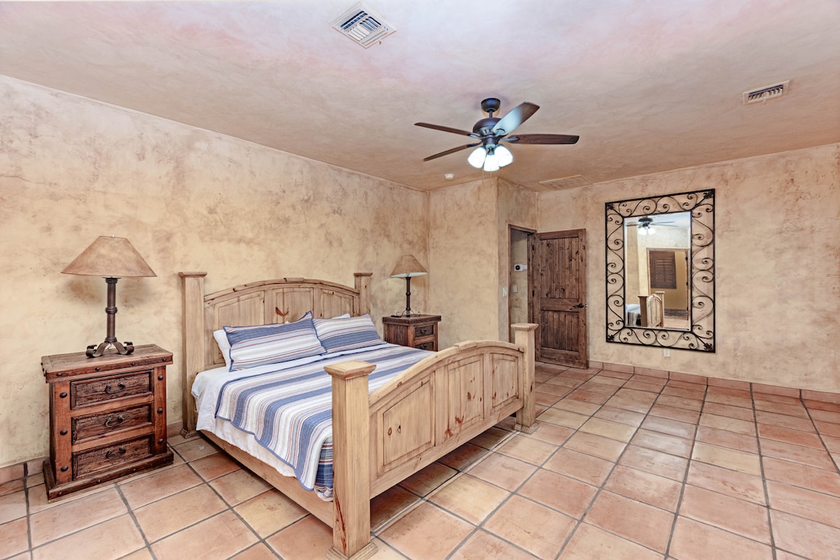 Спалня 3: суперголямо двойно легло, дрешник, самостоятелна баня