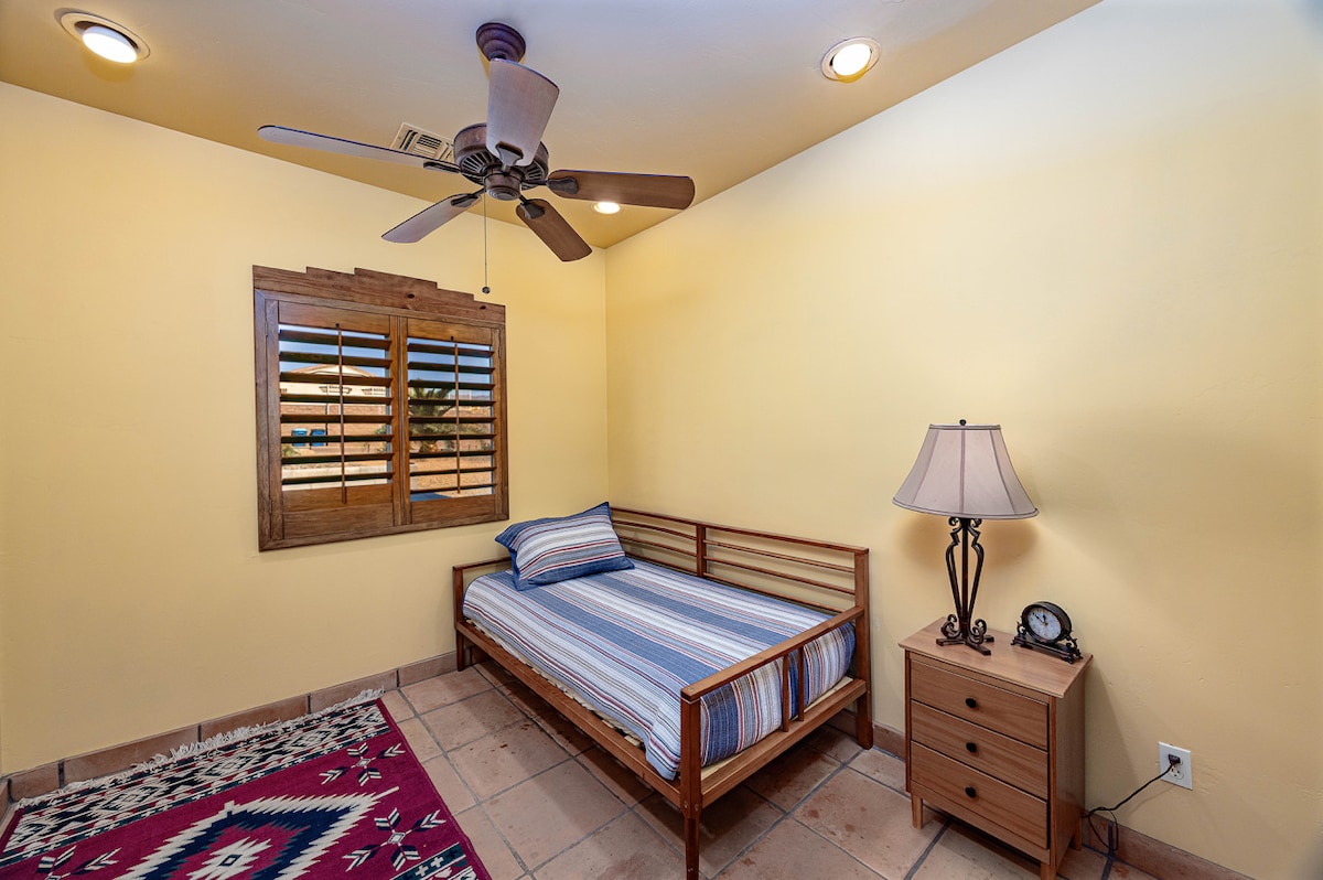 Спалня 4: единично легло, извън спалня 3