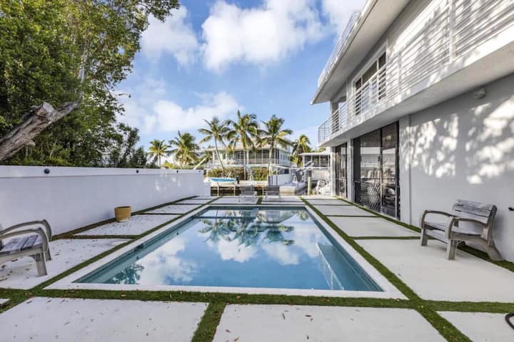 Waterfront House With Dockage And Pool - Key Largo, FL