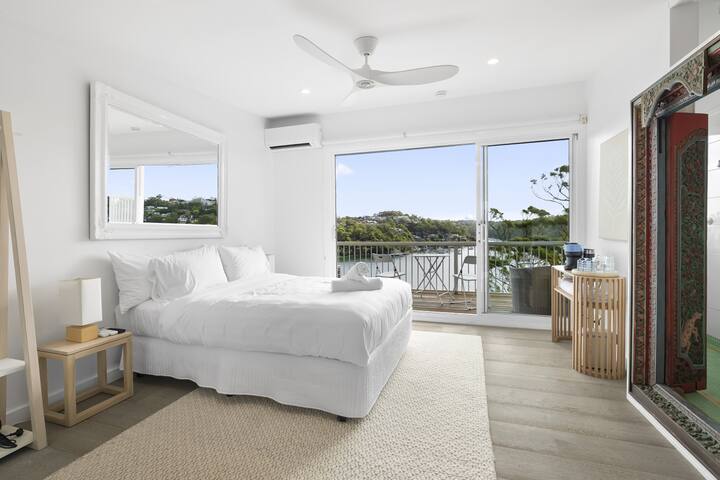 Cliff house & Grand harbour view gallery image 5