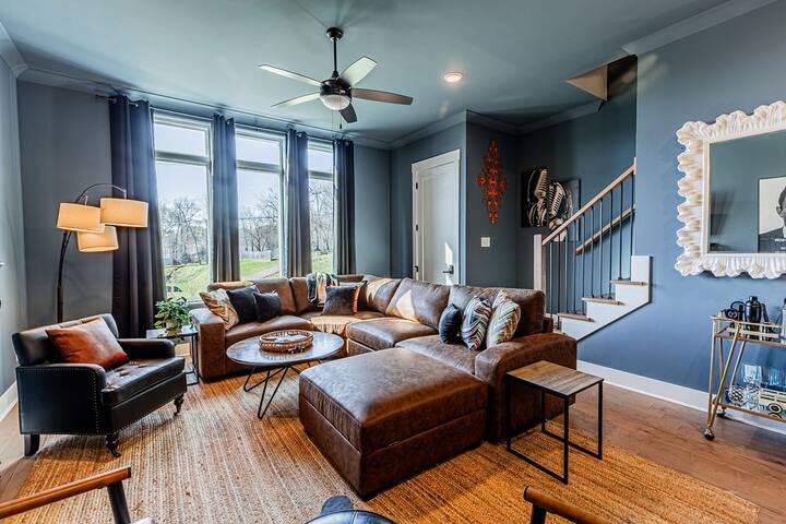 CashVille 12-Country Comfort-Sleeps 8 gallery image 2