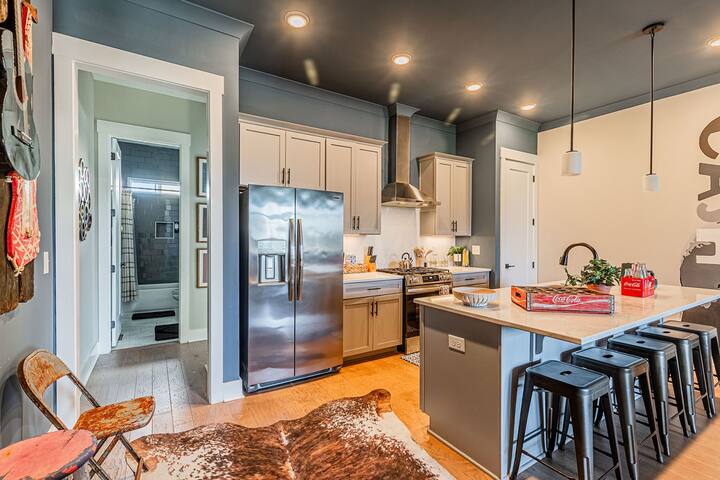 CashVille 12-Country Comfort-Sleeps 8 gallery image 3