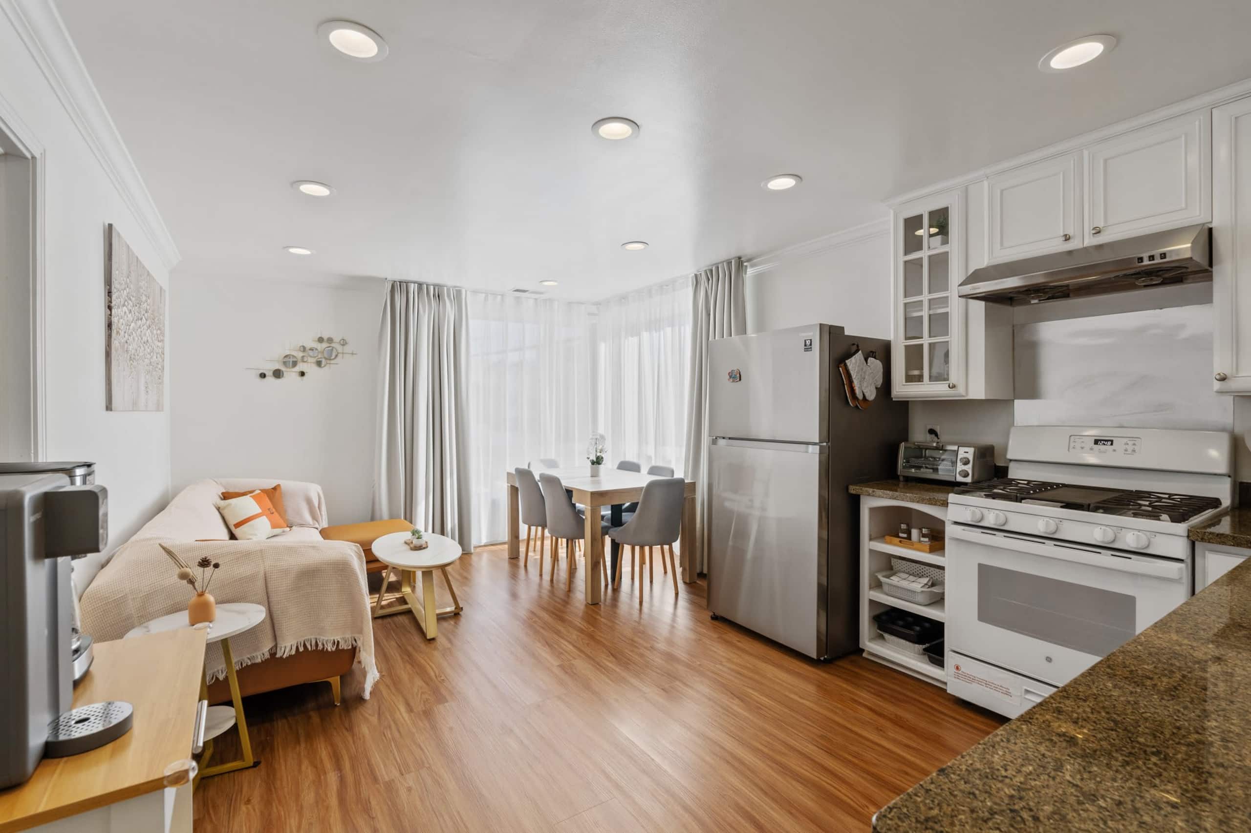 Home in San Francisco · ★4.81 · 3 bedrooms · 4 beds · 3 baths - Image 2