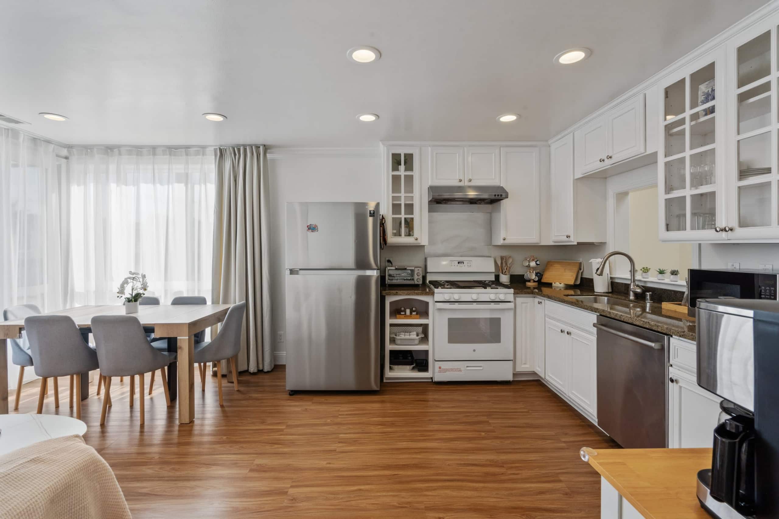 Home in San Francisco · ★4.81 · 3 bedrooms · 4 beds · 3 baths - Image 4