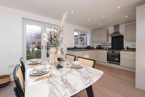 Lost in Ashton by Artsy