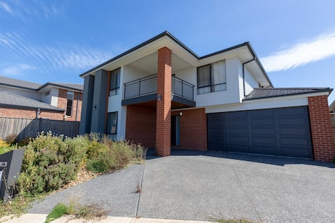 Spacious 5BR Waterfront Home|Workspace|Golf|City V