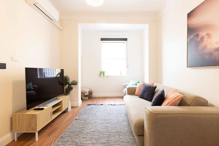 Cozy Home For 8 People - Sydney