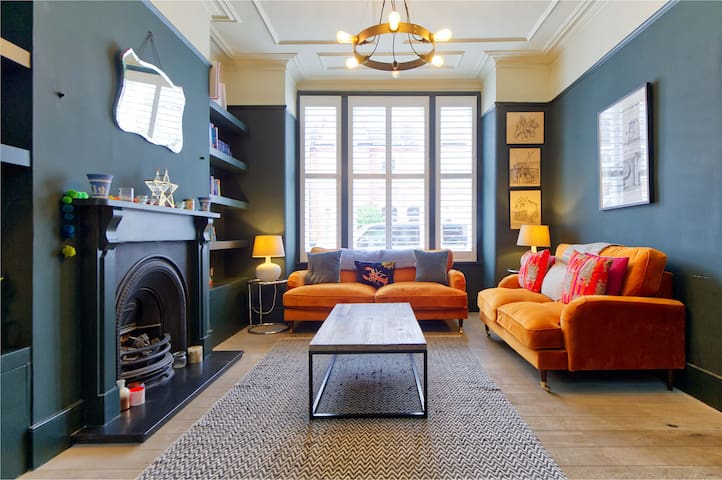 4 Bedroom House, Barnes