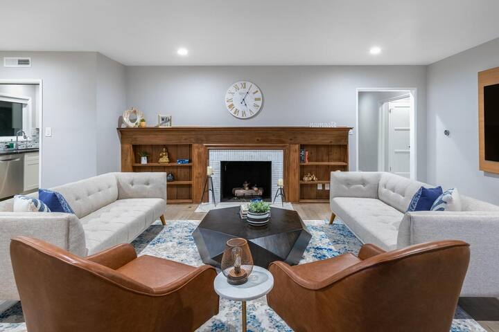 Spectacular Hidden Valley Gem with Canyon Views gallery image 4