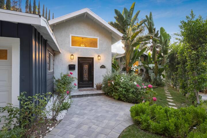 Spectacular Hidden Valley Gem with Canyon Views gallery image 2