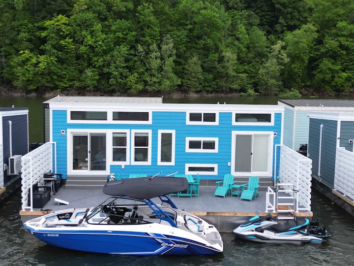 Four Suns - On Water Floating House Cumberland