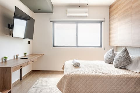 Popular Airbnb listing: Modern Studio near 5th Ave with Rooftop Pool in Infonavit Colosio