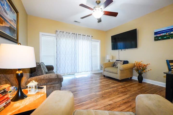 River Oaks Retreat-pools, King Bed, Golf - Myrtle Beach, SC