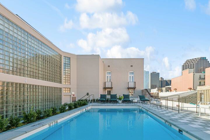 Hotel Perle Deluxe 5 bed Suite Pool Views