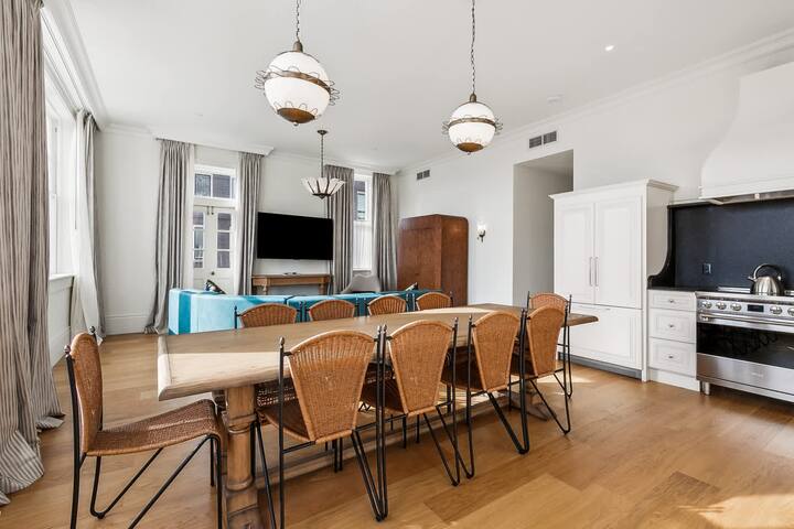 Hotel Perle Elegant 5 bed Suite|City Views gallery image 5