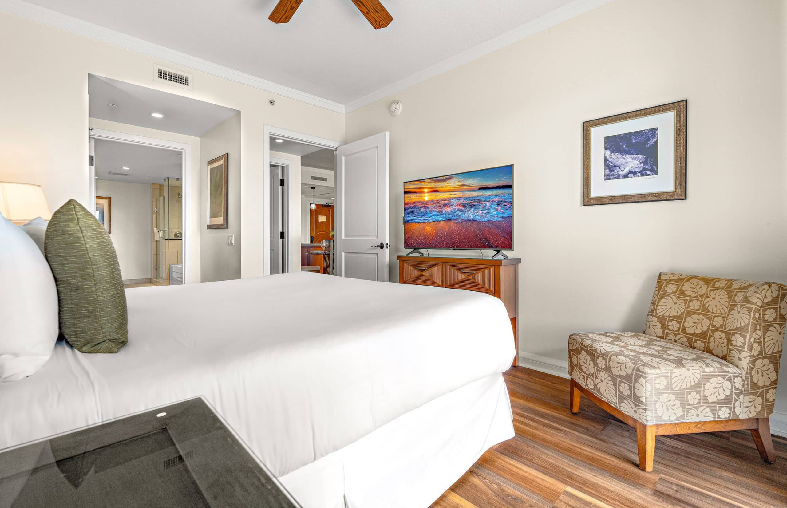 Condo in Lahaina · ★4.93 · 2 bedrooms · 3 beds · 1 bath - Image 19